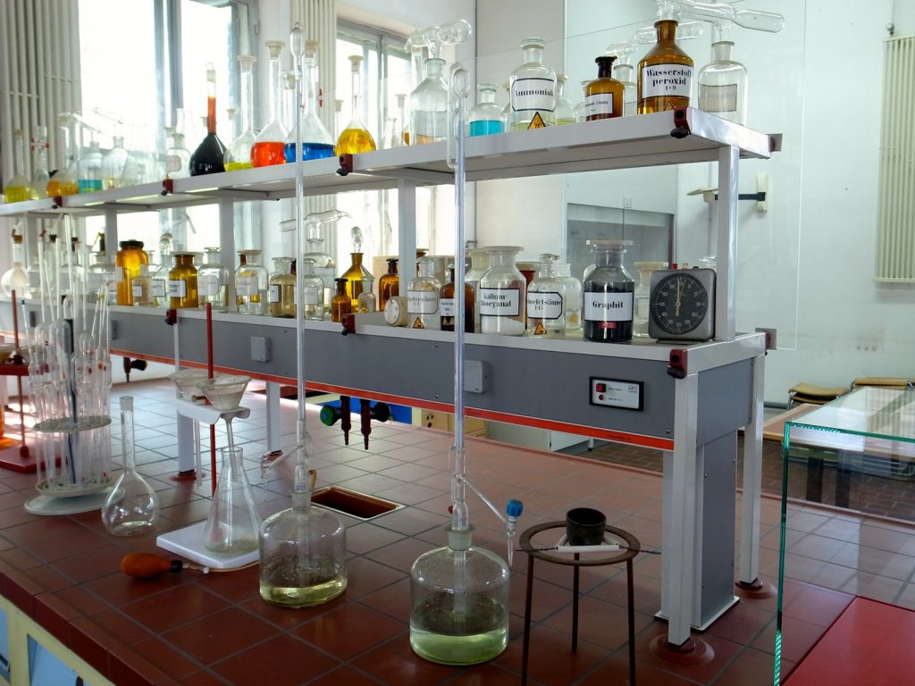 Image of a lab, for article on AI education.